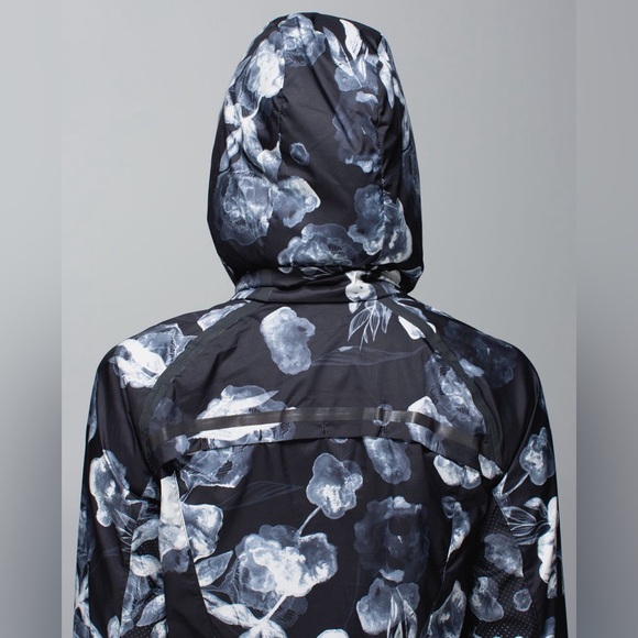 Lululemon Miss Misty Pullover - 10 - black white packable hooded windbreaker - Picture 4 of 16